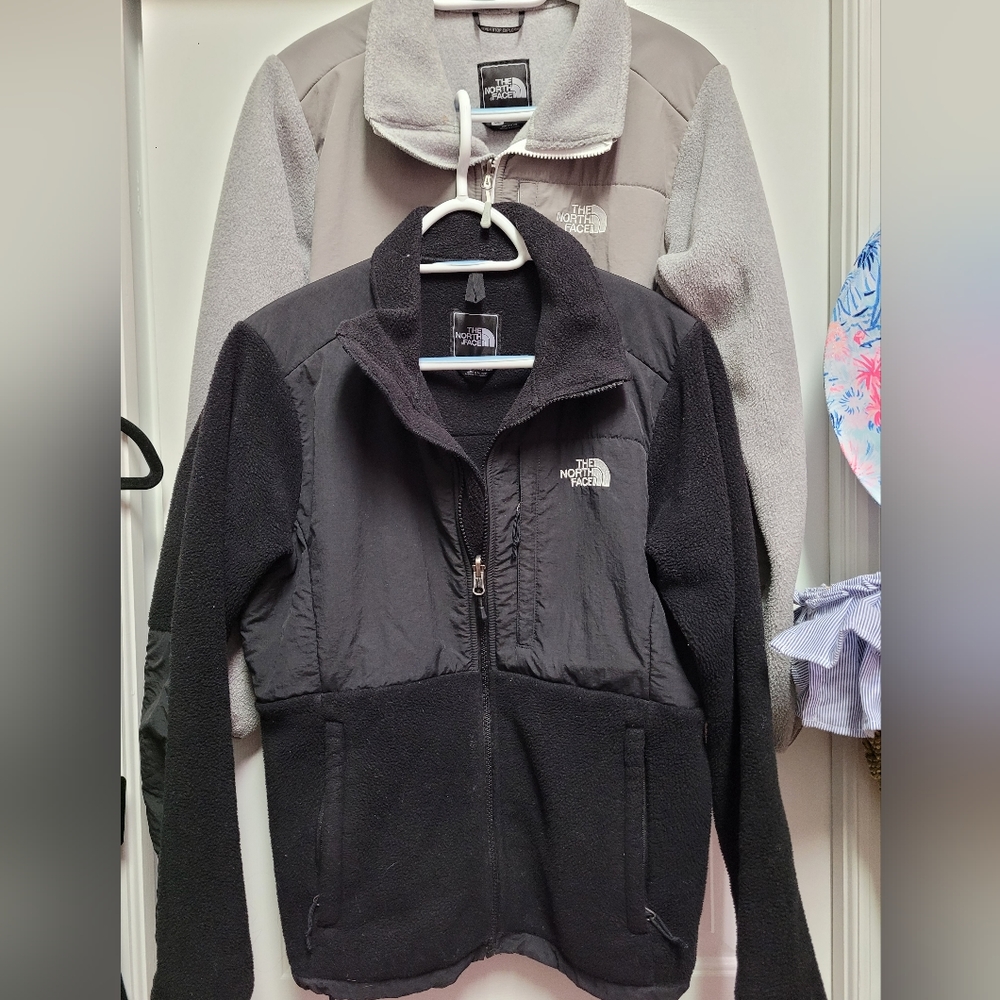 Good Condition 2 The North Face Size Medium  Fleece